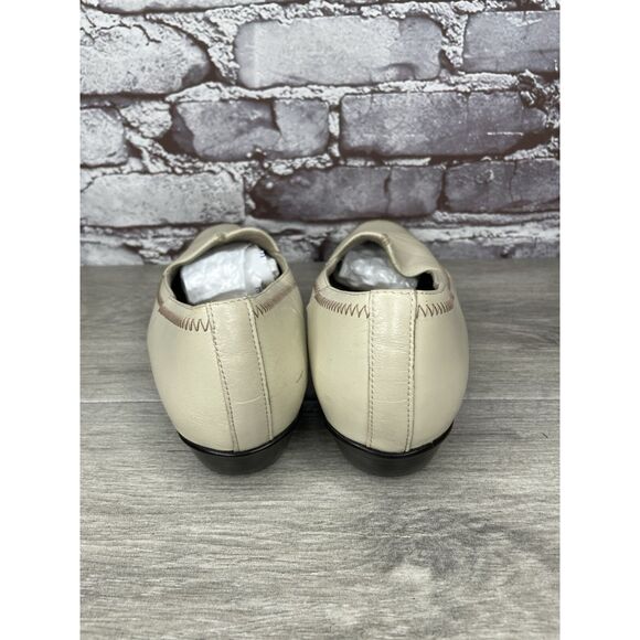 Munro American Ivory Cream Leather Slip On Heel Loafers Women Sz 9M US/39.5EU - Picture 4 of 16